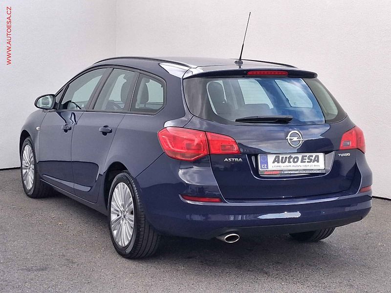 Opel Astra (2012) 1.4 T, 1.maj,ČR, servis - fotka 6 z 15
