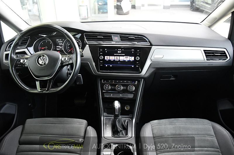 Volkswagen Touran 2.0TDi DSG TAŽNÉ 2xKOLA  - fotka 22 z 52
