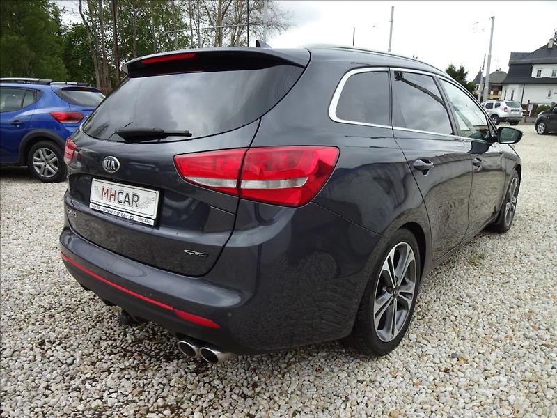 Kia Ceed 1,6 CRDi 100kW GT LINE - fotka 7 z 50