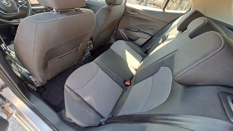 Škoda Fabia 1.0 TSI Comfort+NAVI - fotka 13 z 26