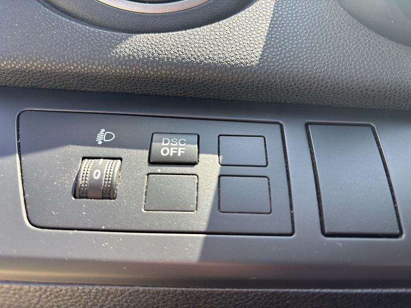 Mazda 3 1.6 CE - fotka 27 z 27