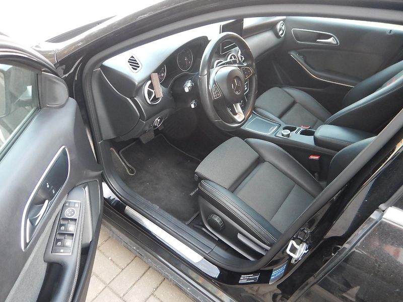 Mercedes-Benz Třídy A REZERVACE - fotka 9 z 28