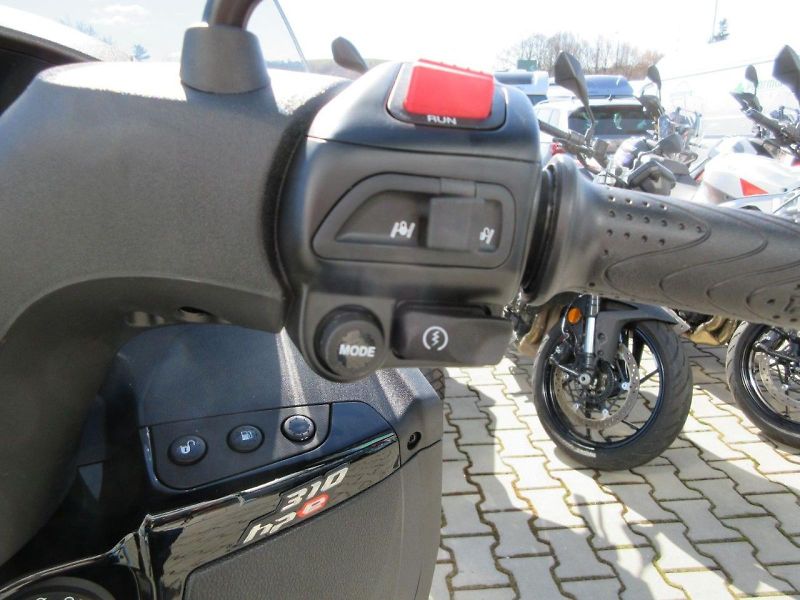 Piaggio (2026) MP3 310 S e5+ - fotka 12 z 12