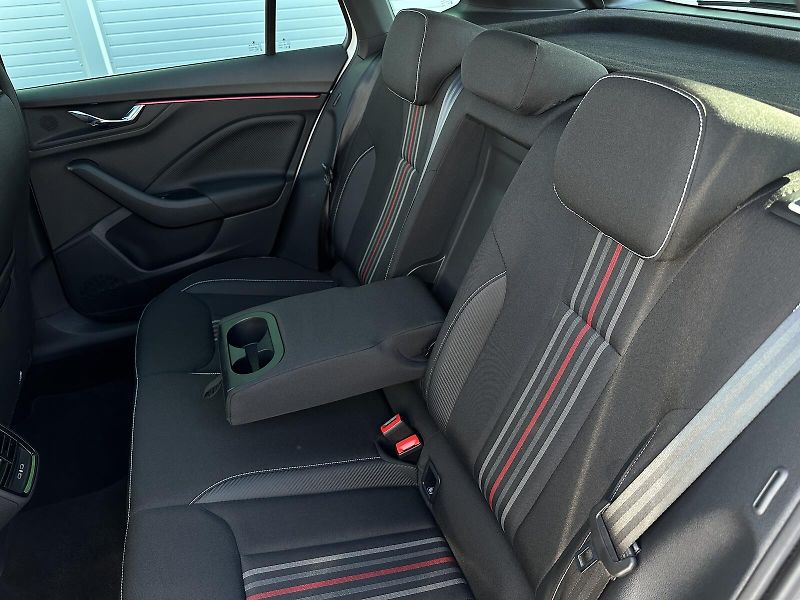 Škoda Kamiq 1.0TSi Monte Carlo 116PS Matri - fotka 38 z 44