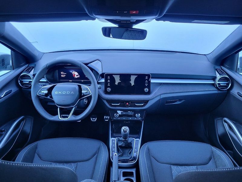Škoda Fabia Dynamic 1,0TSI 85kW - fotka 7 z 30
