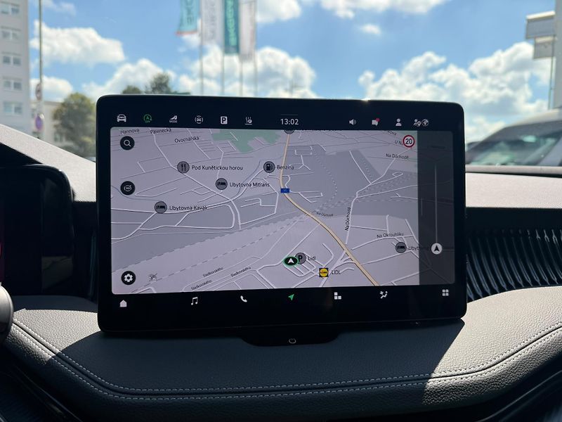 Škoda Superb Sportline 2.0TDI 142kW 4X4 DSG - fotka 15 z 29