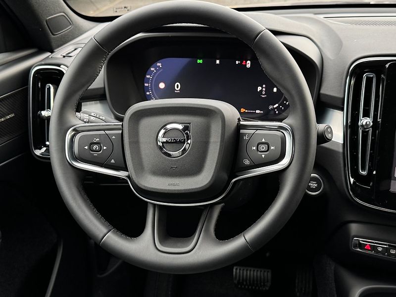 Volvo XC40 (2026) PLUS DARK B3, 360°, PIXEL LED - fotka 20 z 20