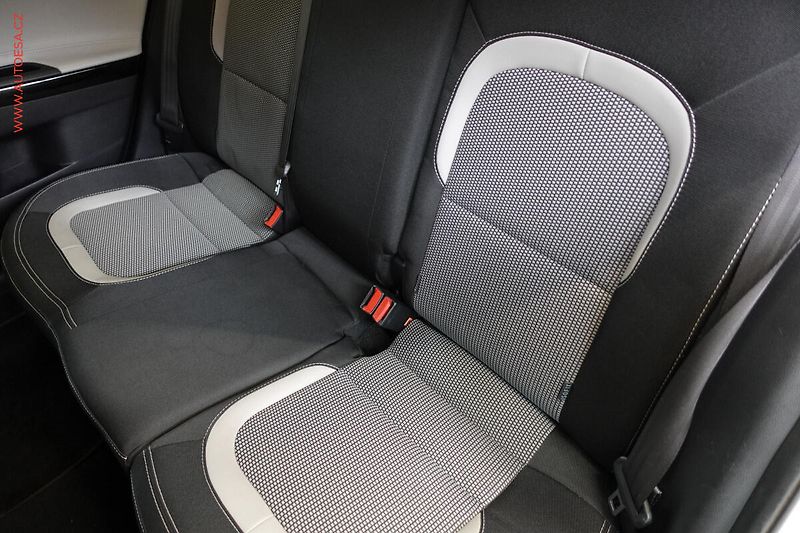 Kia Ceed (2016) 1.6CRDi, Navi, AC - fotka 10 z 23