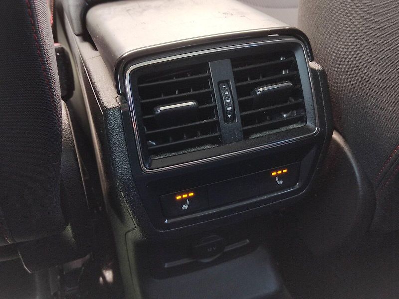 Škoda Karoq (2020) Style Dynamic 2,0 Tdi 110 Kw - fotka 26 z 34