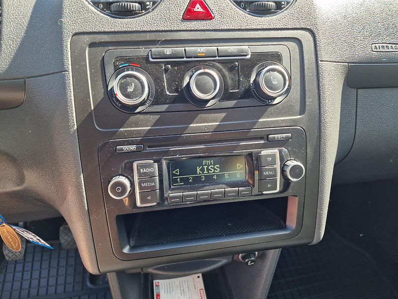 Volkswagen Caddy MAXI 1,6TDI 7MÍST JAKO-O - fotka 14 z 22
