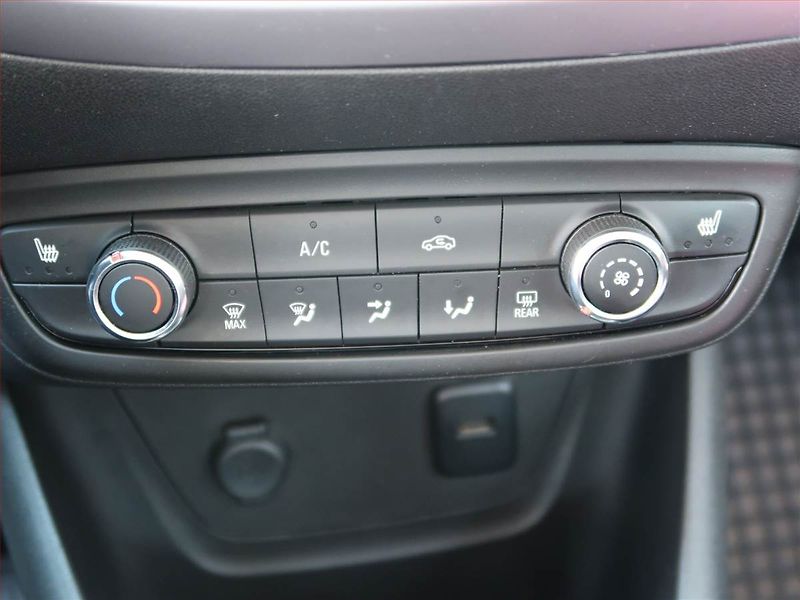 Opel Crossland X (2020) 1.2, Serv.kniha, Tempomat - fotka 12 z 17