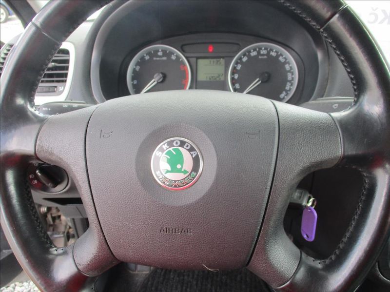 Škoda Fabia 1,4 i 16v, klima,servis,1.maj, - fotka 17 z 33