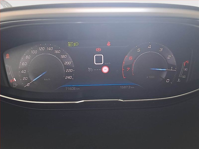 Peugeot 5008 (2021) PureTech 130 - fotka 11 z 22