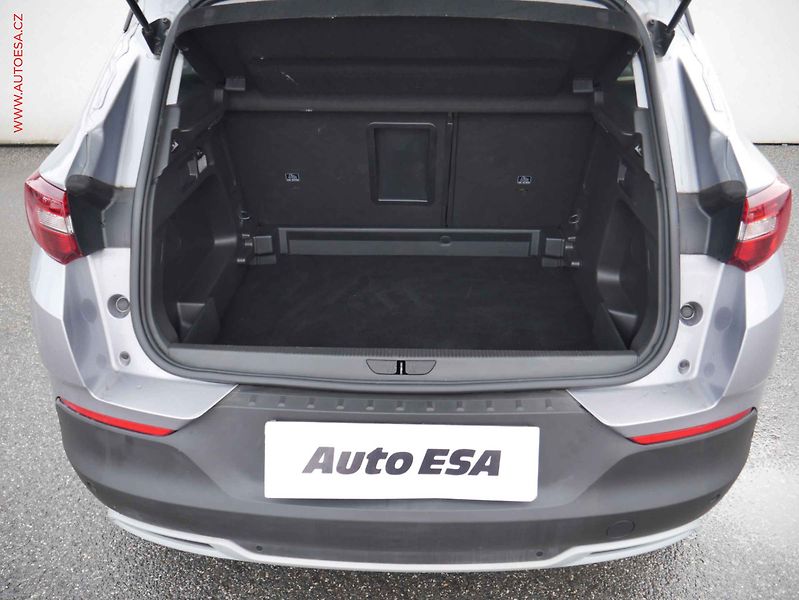 Opel Grandland X (2020) 1.2 PT, Innovation, LED - fotka 7 z 15