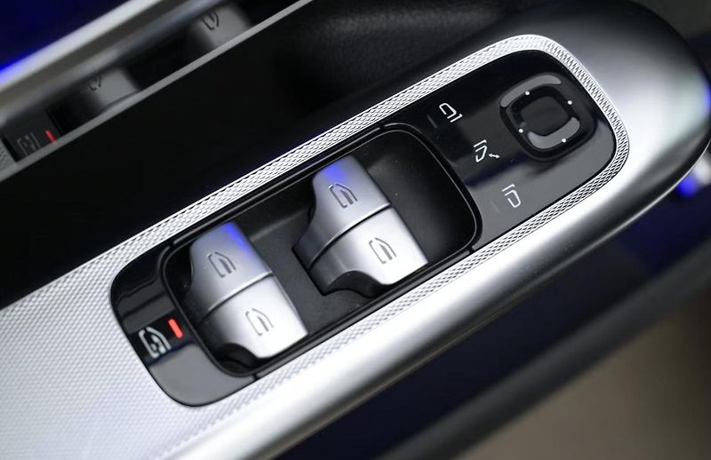 Mercedes-Benz EQE 350+ SoH 97% BLIS Tažné Kamera - fotka 9 z 26