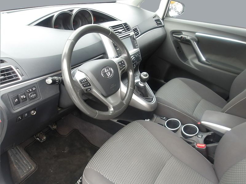 Toyota Verso 1,6 D4D 82kW Nové v ČR! 2xkola - fotka 13 z 30