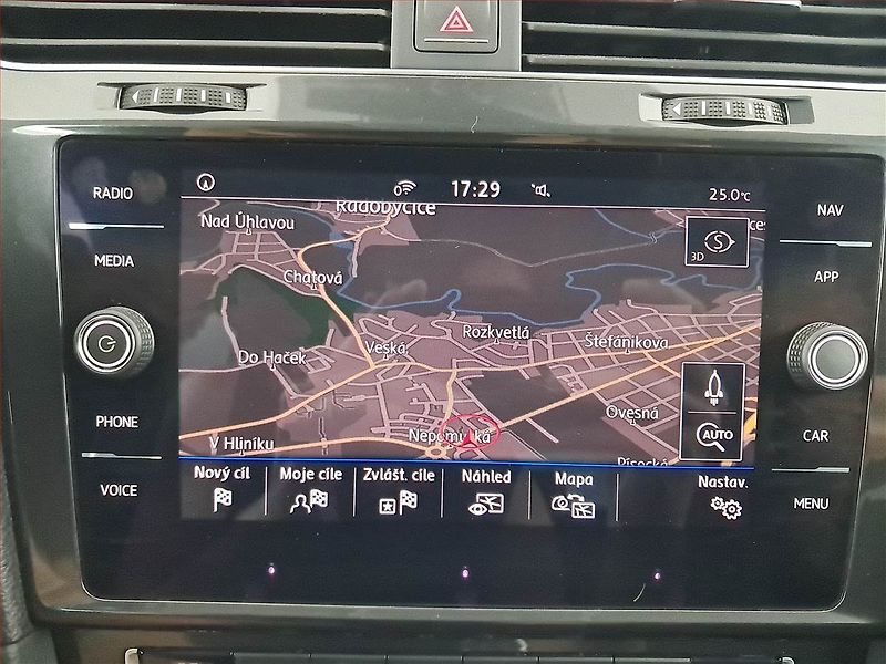 Volkswagen Golf (2018) 1.4 TSI, Navi, Tempomat - fotka 13 z 18