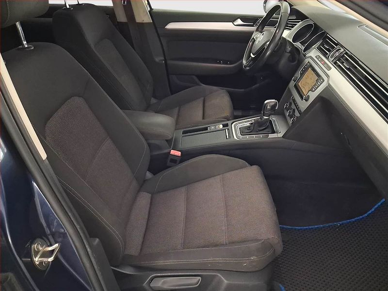 Volkswagen Passat (2015) Comfortline 2.0 TDI, Automat - fotka 9 z 21