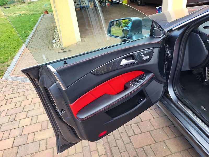 Mercedes-Benz CLS (2016) X218, Designo, AMG paket, 350D - fotka 27 z 29