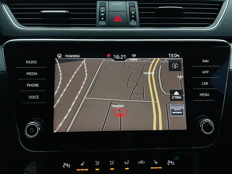 Škoda Superb 1.4TSI 1.MAJITEL KAMERA VÝHŘEV - fotka 40 z 48
