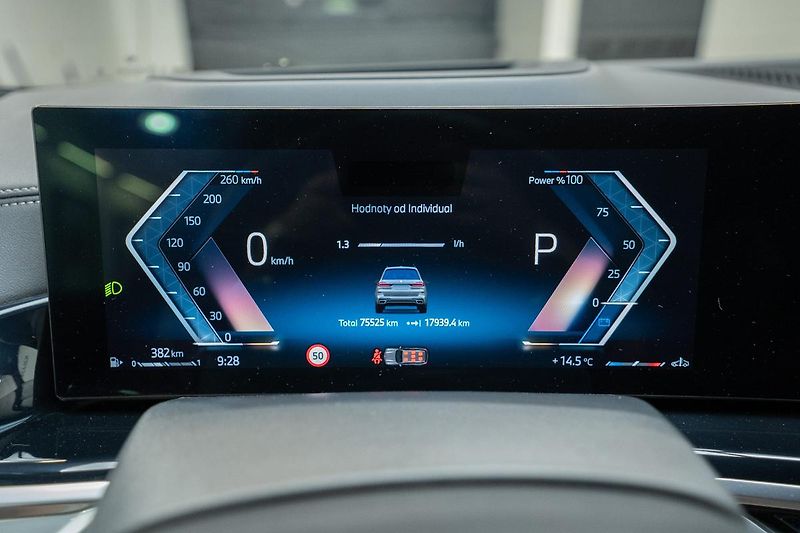 BMW X7 xDrive40i M Sport 280 kW - fotka 16 z 47