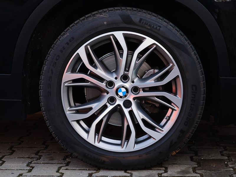 BMW X2 sDrive18i Advantage,ShadowLine - fotka 15 z 31