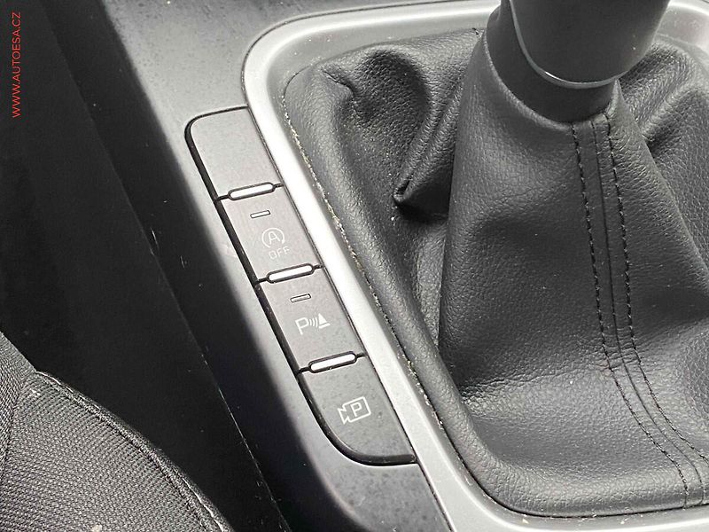 Kia Ceed (2024) 1.5 T-GDi SW, 1.maj,ČR, TOP - fotka 15 z 19