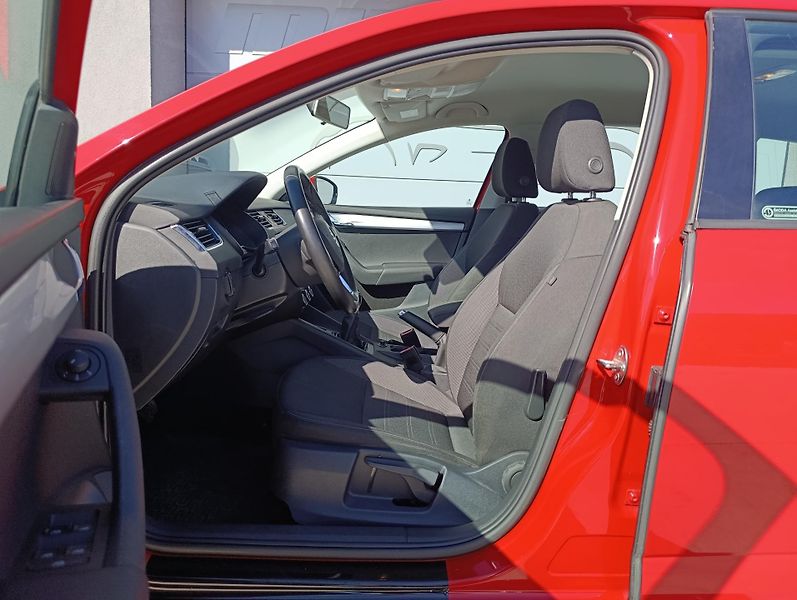 Škoda Octavia 1.6TDI 85kW ČR DPH - fotka 11 z 31