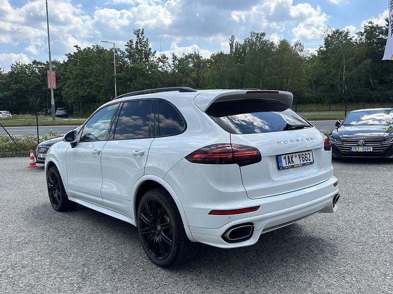 Porsche Cayenne (2015) Porsche Cayenne 2015 - fotka 5 z 19