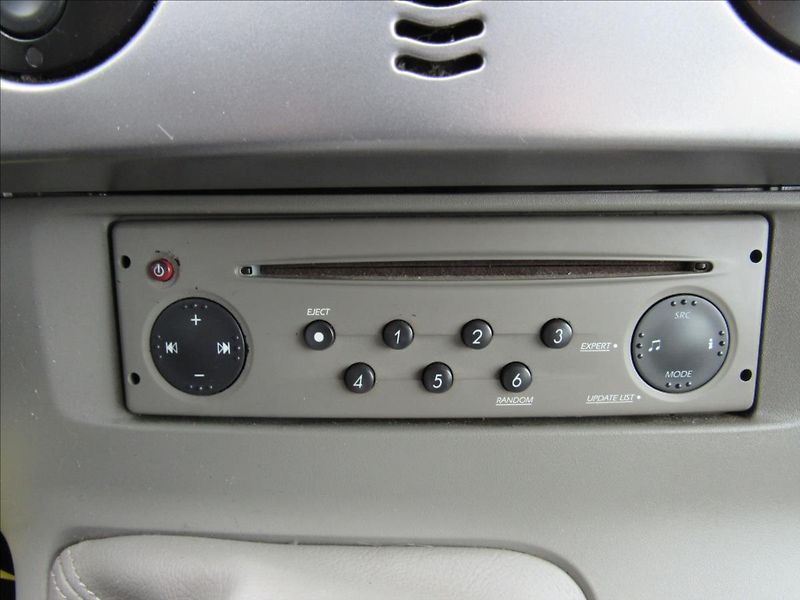Renault Kangoo 1,5 DCi 63KW 5míst - fotka 18 z 29