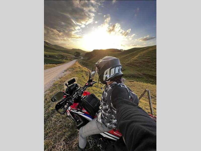 Jízda po pláži na motorce při západu sluníčka byl jeden ze splněných snů Lukáše Podiuka.