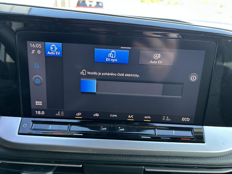 Ford Tourneo Connect 1.5 Ecoboost 110kW AT Titanium - fotka 31 z 38