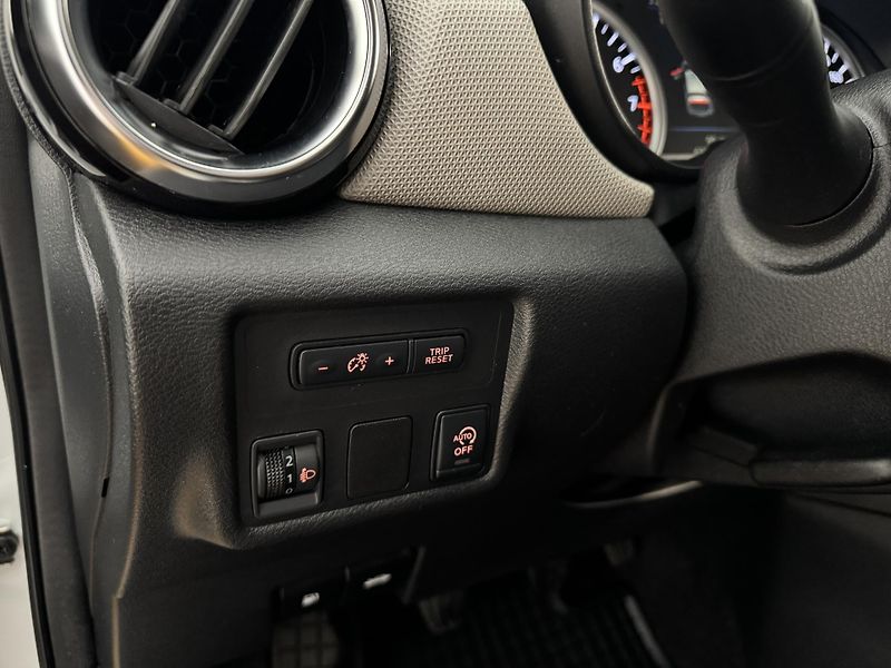 Nissan Micra 1.0*74kw*Kamera*Navi* - fotka 9 z 30