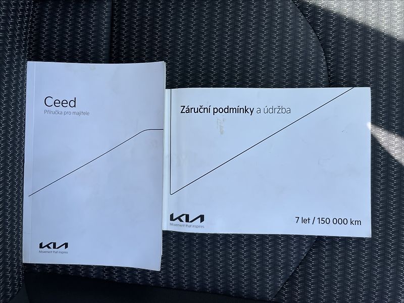 Kia Ceed 1,5 T-GDI Combi Top PDC  SW - fotka 18 z 22