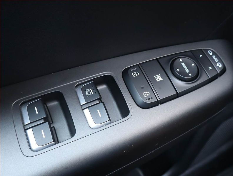 Kia Sportage (2020) 1.6 T-GDI, Automat, Serv.kniha - fotka 22 z 24