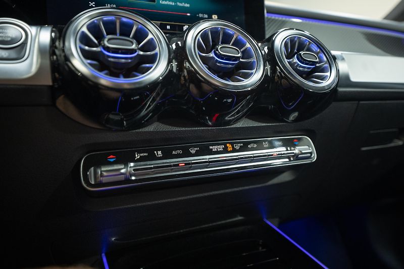 Mercedes-Benz GLB 200d 4Matic AMG Packet - fotka 14 z 40
