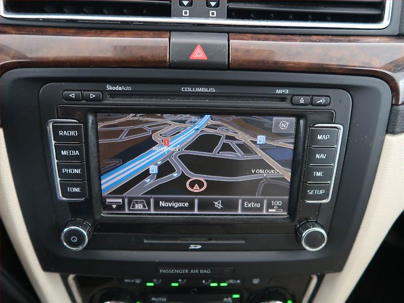 Škoda Superb (2014) Elegance 2.0 TDI, Navi, Xenony - fotka 13 z 20