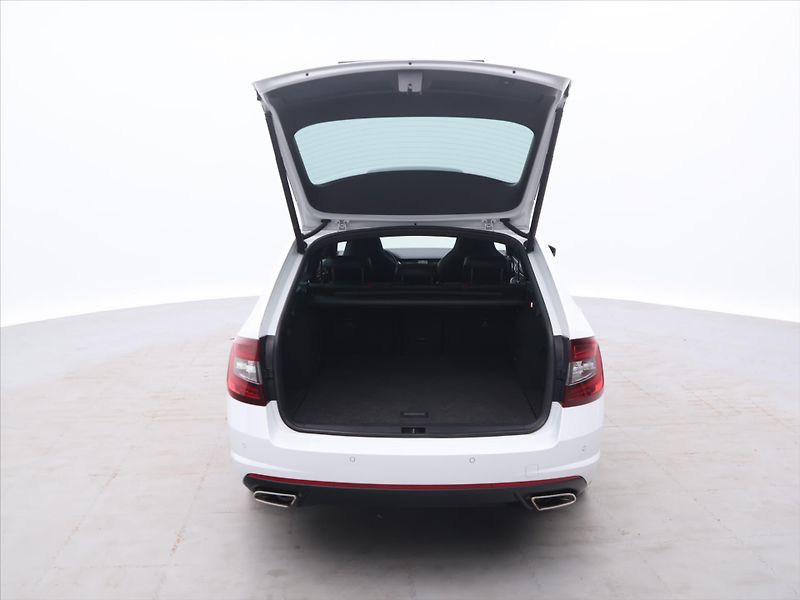 Škoda Octavia RS 2,0 TSI 169kW DSG 1.Maj. - fotka 9 z 33