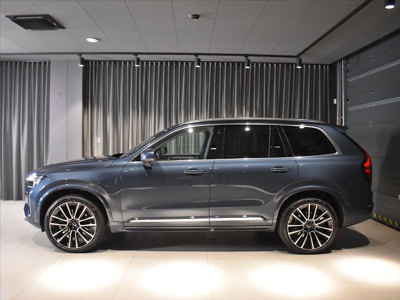 Volvo XC90 2,0 T8 AWD Ultra B&W,Vzduch - fotka 2 z 29