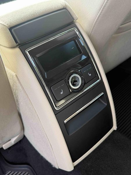 Škoda Superb (2015) Kombi pravidelně servisováno - fotka 7 z 12
