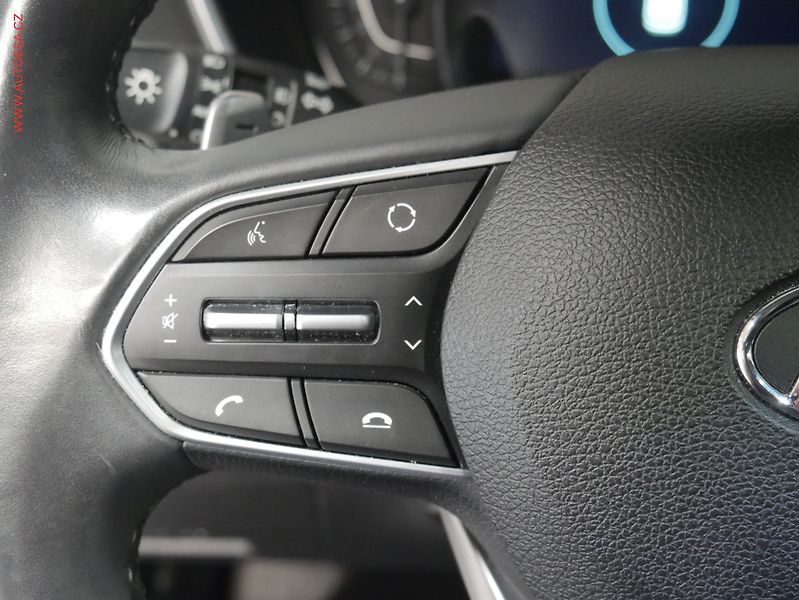 Hyundai Santa Fe (2020) 2.2 CRDi 4x4, 1.maj,ČR - fotka 15 z 30