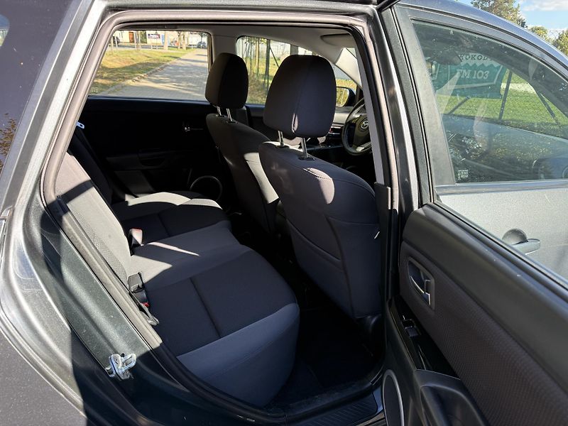 Mazda 3 1.6 Sport Active - fotka 22 z 28