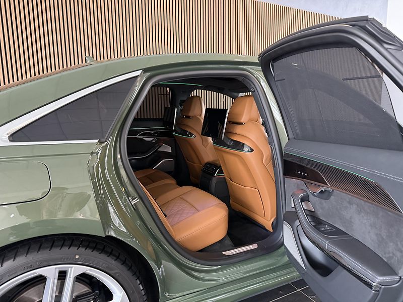 Audi S8 B&O-Adv. Carbon Matrix Pano TV - fotka 22 z 52
