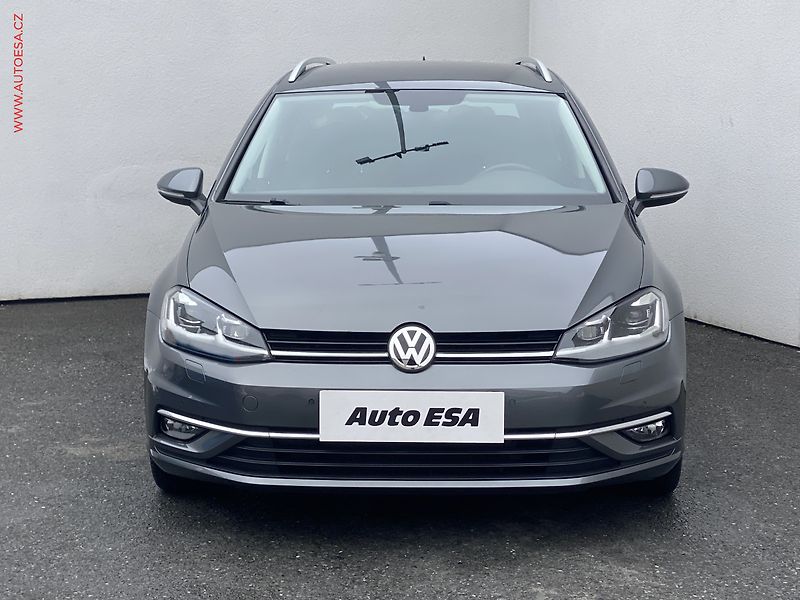 Volkswagen Golf (2018) 2.0 TDi, Highline, DSG, LED - fotka 2 z 19