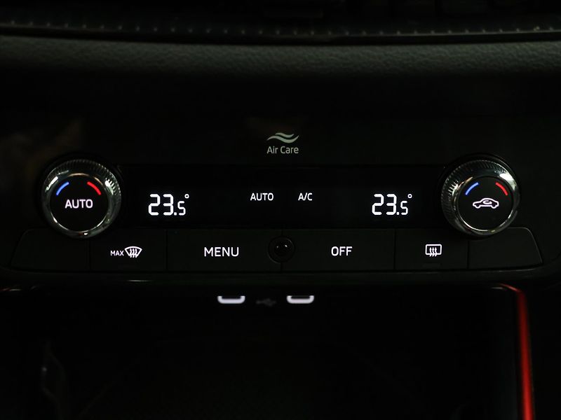 Škoda Fabia 1,0 TSI DSG Monte Carlo LED - fotka 22 z 30