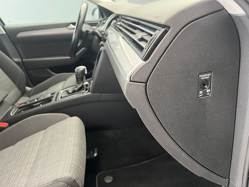 Volkswagen Passat 2.0 TDi LED SVĚTLA, rezervace - fotka 35 z 96