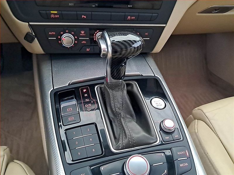 Audi A6 (2012) 3.0 TDI, 4X4, Automat, Kůže - fotka 13 z 17