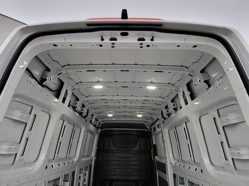 Volkswagen Crafter (2026) 35 103KW 6G FWD DR- 10km - fotka 8 z 32