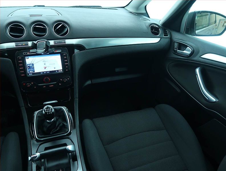Ford S-MAX (2013) 2.0 TDCi - fotka 8 z 17