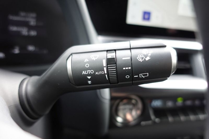 Lexus UX 300h UX300h F SPORT Design - fotka 32 z 36